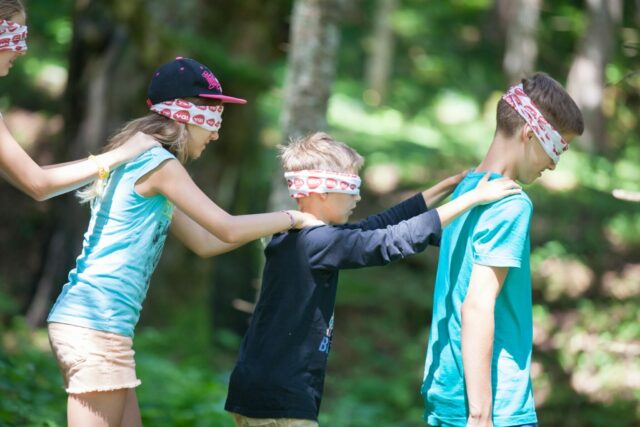 youngaustria-teambuilding_blind-fuehren-scaled-e1720705900796