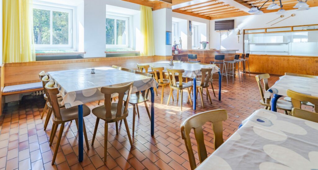 youngaustria_wendy_mauterndorf_speisesaal-scaled-1