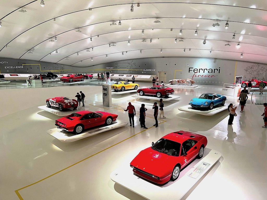 staedtereise-italien-modena-sprachreise-ferrari-museum