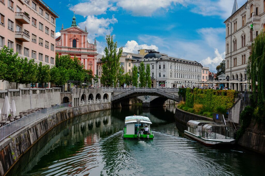 staedtereisen-slowenien-ljubljana-eugene-kuznetsov-UJJJqNQuv1E-unsplash