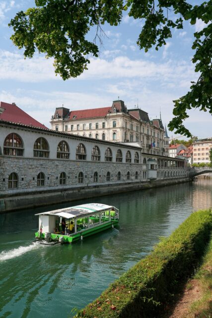 staedtereisen-slowenien-ljubljana-simon-hermans-jLuERVUZqm4-unsplash