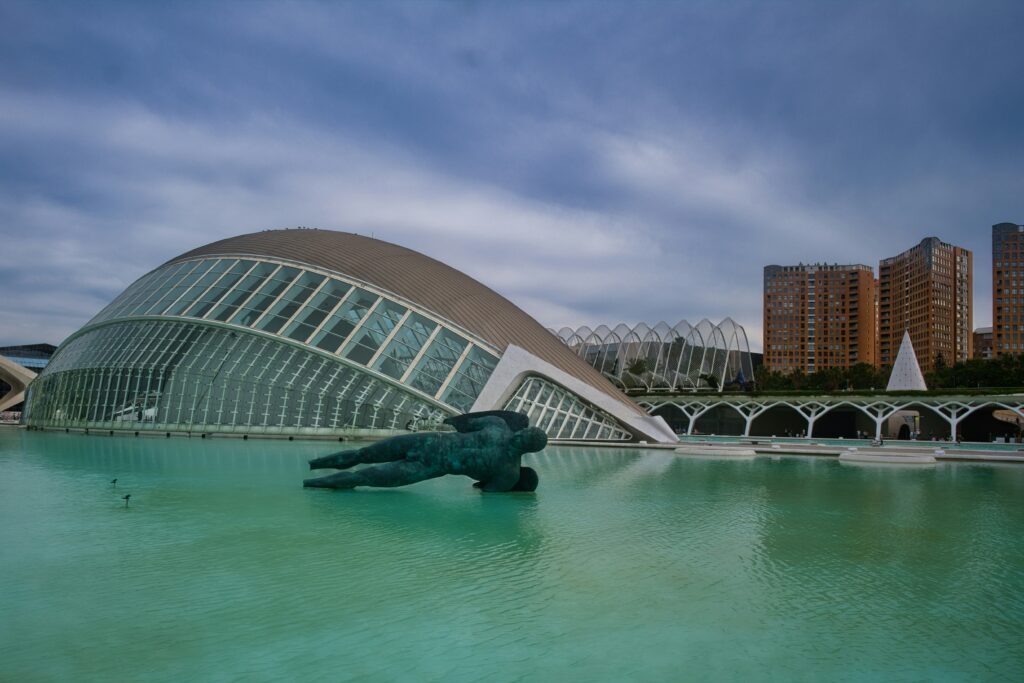 staedtereisen-spanien-valencia-hemisferic-domenico-adornato-xSmwVBY-RW8-unsplash
