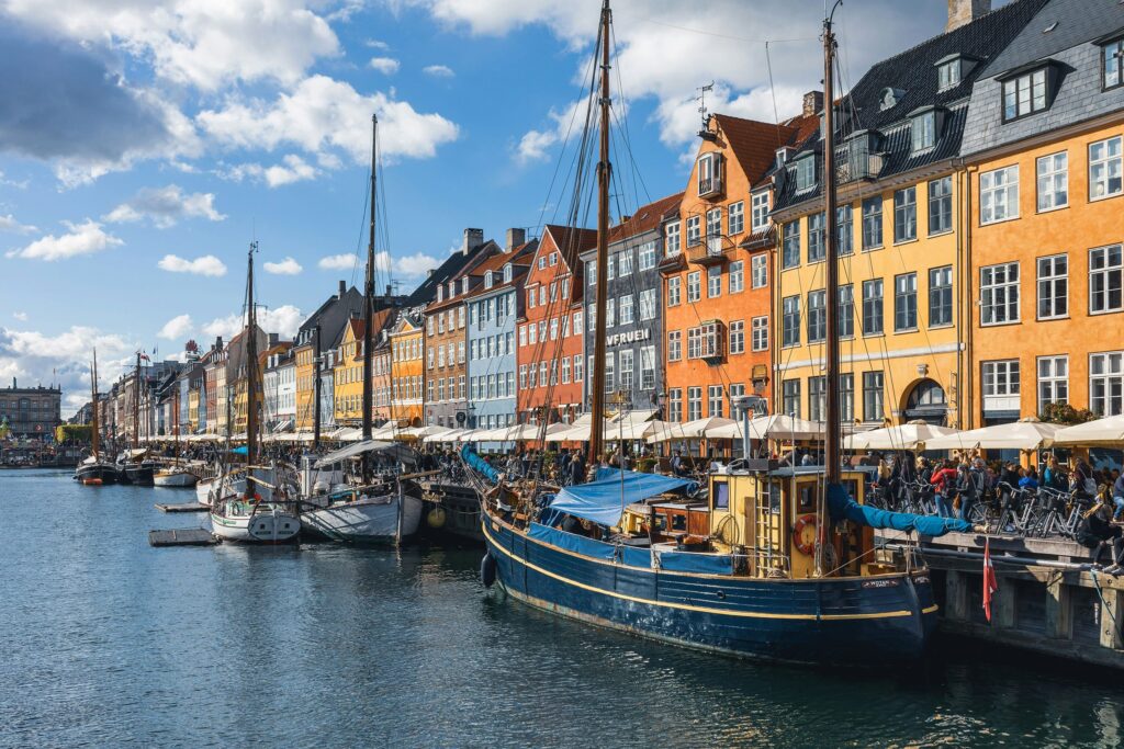 young-austria-daenemark-kopenhagen-peter-lloyd-yGFdovJATMc-unsplash