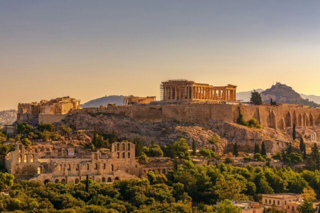 young-austria-griechenland-athen-constantinos-kollias-yqBvJJ8jGBQ-unsplash