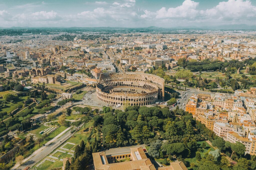 young-austria-italienisch-spencer-davis-haLyuhP6oLE-unsplash