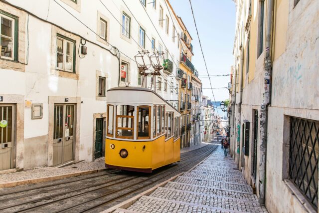 young-austria-portugal-lissabon-andre-lergier-anrBiSm4iFQ-unsplash