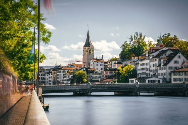 young-austria-schweiz-zurich-tobias-reich-HaSP_2rSh_Y-unsplash