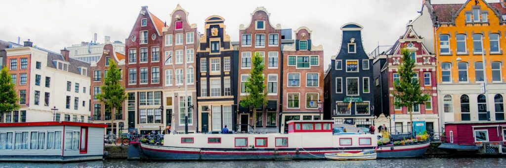young-austria-staedtereisen-amsterdam-tobias-kordt-2GaBftOdewQ-unsplash
