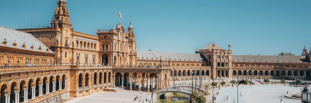 young-austria-staedtereisen-andalusien-sevilla-joan-oger-PWrNP4bQHB4-unsplash