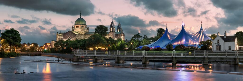 young-austria-staedtereisen-galway-daniel-zbroja-_4Z1KADh0vw-unsplash