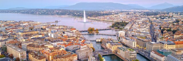 young-austria-staedtereisen-genf-schweiz-skyline-view-jet-deau-fountain-shutterstock-2505065761