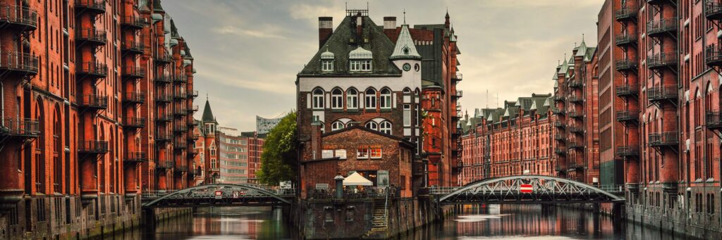 young-austria-staedtereisen-hamburg-masood-aslami-mC0v90i8VYg-unsplash