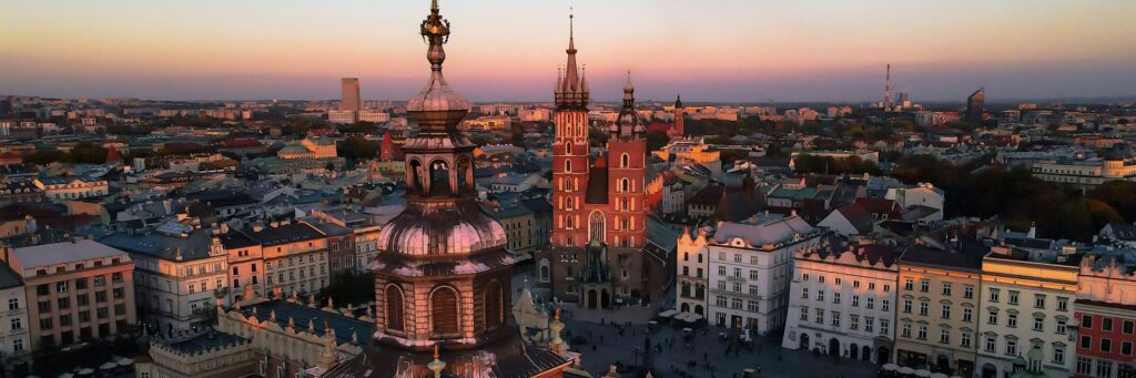 young-austria-staedtereisen-krakau-kevin-perez-camacho-t-SSPRyqo7c-unsplash