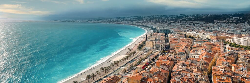 young-austria-staedtereisen-nizza-constantin-QRXxMSin654-unsplash