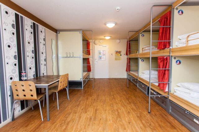 young-austria-staedtereisen-paris-fr-paris_st-christophers-inn-paris-canal_mehrbettzimmer