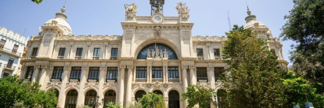 young-austria-staedtereisen-valencia-northleg-official-yBXJL4igHBo-unsplash