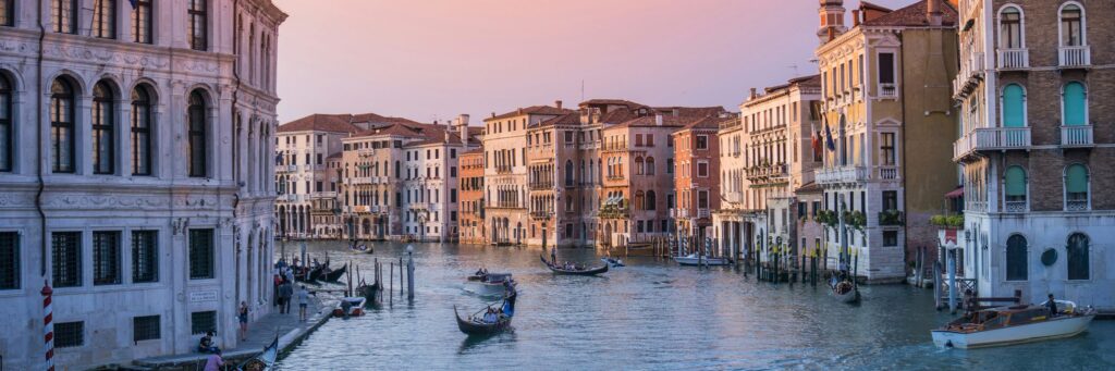 young-austria-staedtereisen-venedig-rebe-adelaida-zunQwMy5B6M-unsplash