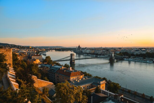 young-austria-ungarn-budapest-tobias-reich-iA9gmTAbYo-unsplash