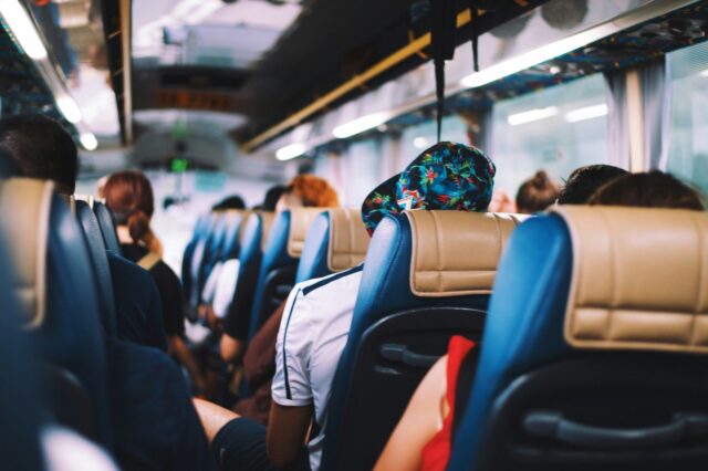 youngaustria-basispakete-bus-annie-spratt-tg822f1xzt4-unsplash