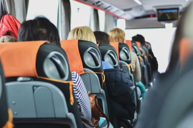 youngaustria-basispakete-bus-shutterstock_1960179157