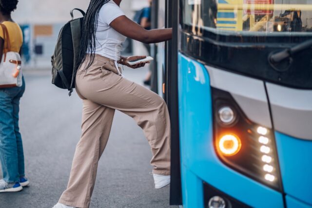 youngaustria-basispakete-bus-shutterstock_2279241133