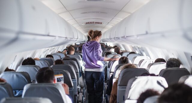 youngaustria-basispakete-flugshutterstock_2463238405