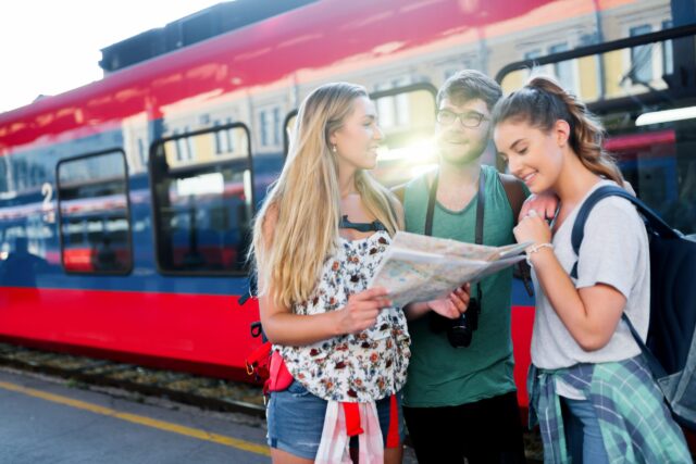 youngaustria-basispakete-zug-shutterstock_572419756