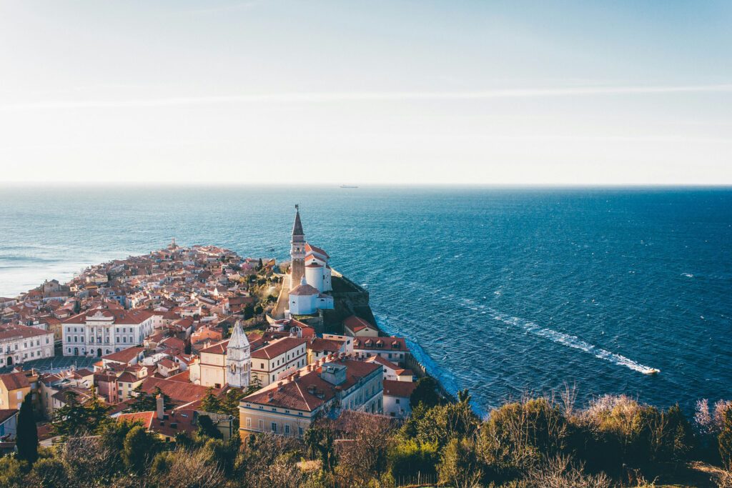 slowenische-adriakueste-mikita-karasiou-ev8o2gcdJK0-unsplash