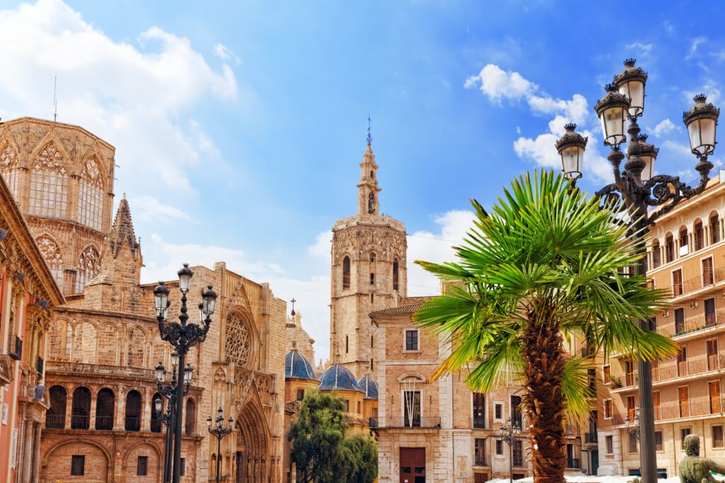 staedtereisen-spanien-valencia_altstadt_shutterstock_228389566