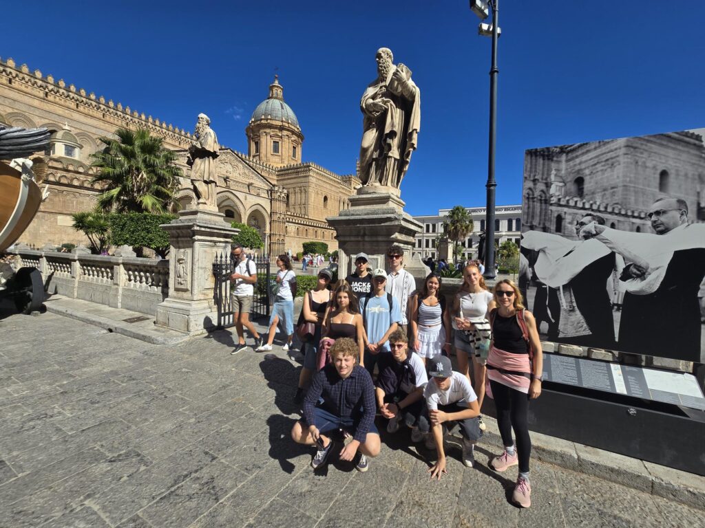 staedtereisen-italien-sizilien-aeolischeinseln11-gymstainach-marianeubauer