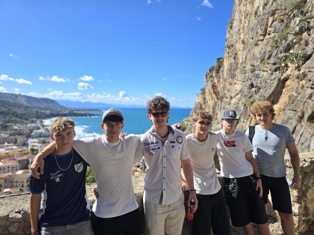 staedtereisen-italien-sizilien-aeolischeinseln6-gymstainach-marianeubauer