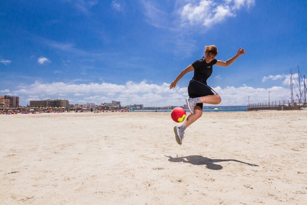 staedtereisen-spanien-mallorca-gloria-maria-serna-zuluaga-strand-palma-FTPM365