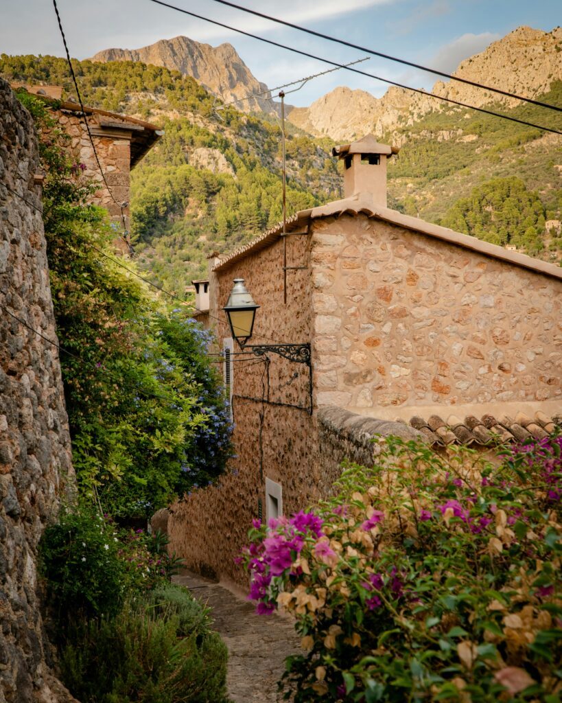 staedtereisen-spanien-mallorca-josh-power-q4RgUNbGsTE